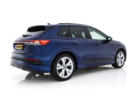 Audi Q4 e-tron 40 S-Line Competition Launch edition 77 kWh [ 3-Fase ] {SOH-87%} (INCL-BTW) *HEAT-PUMP | PANO | LEATHER-FABRIC | MATRIX-LED | ADAPTIVE-CRUISE | HEATED-SPORTSEATS | AMBIENT-LIGHT | DIGI-COCKPIT | CAMERA | KEYLESS | NAVI-FULLMAP | ...