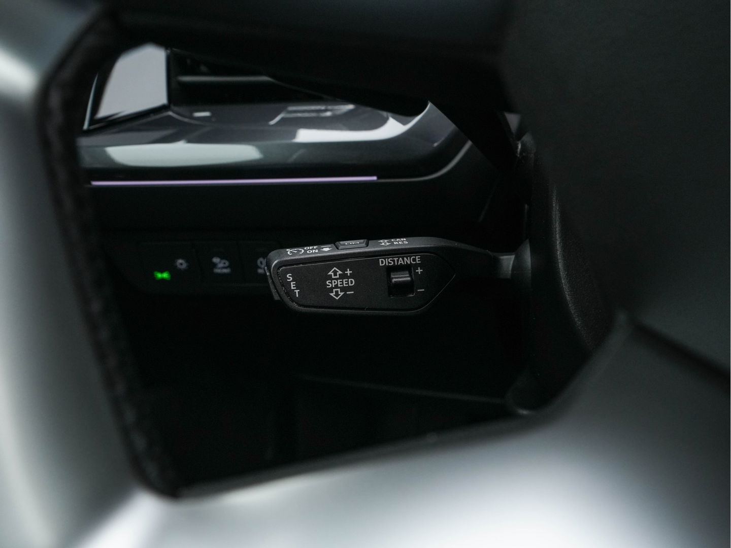 Audi Q4 e-tron 40 S-Line Competition Launch edition 77 kWh [ 3-Fase ] {SOH-87%} (INCL-BTW) *HEAT-PUMP | PANO | LEATHER-FABRIC | MATRIX-LED | ADAPTIVE-CRUISE | HEATED-SPORTSEATS | AMBIENT-LIGHT | DIGI-COCKPIT | CAMERA | KEYLESS | NAVI-FULLMAP | ...