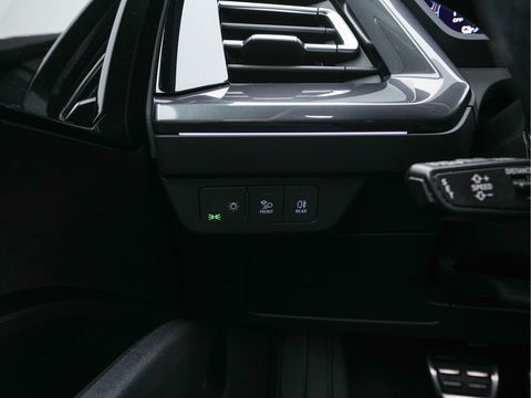 Audi Q4 e-tron 40 S-Line Competition Launch edition 77 kWh [ 3-Fase ] {SOH-87%} (INCL-BTW) *HEAT-PUMP | PANO | LEATHER-FABRIC | MATRIX-LED | ADAPTIVE-CRUISE | HEATED-SPORTSEATS | AMBIENT-LIGHT | DIGI-COCKPIT | CAMERA | KEYLESS | NAVI-FULLMAP | ...