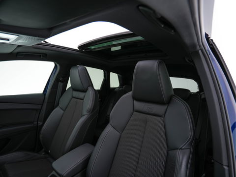 Audi Q4 e-tron 40 S-Line Competition Launch edition 77 kWh [ 3-Fase ] {SOH-87%} (INCL-BTW) *HEAT-PUMP | PANO | LEATHER-FABRIC | MATRIX-LED | ADAPTIVE-CRUISE | HEATED-SPORTSEATS | AMBIENT-LIGHT | DIGI-COCKPIT | CAMERA | KEYLESS | NAVI-FULLMAP | ...