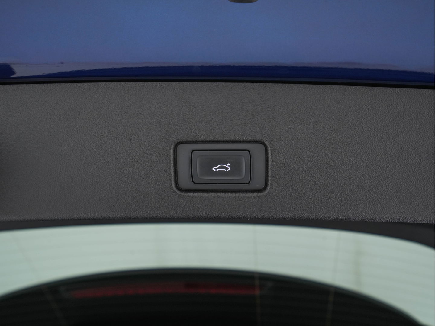 Audi Q4 e-tron 40 S-Line Competition Launch edition 77 kWh [ 3-Fase ] {SOH-87%} (INCL-BTW) *HEAT-PUMP | PANO | LEATHER-FABRIC | MATRIX-LED | ADAPTIVE-CRUISE | HEATED-SPORTSEATS | AMBIENT-LIGHT | DIGI-COCKPIT | CAMERA | KEYLESS | NAVI-FULLMAP | ...