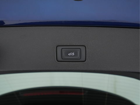 Audi Q4 e-tron 40 S-Line Competition Launch edition 77 kWh [ 3-Fase ] {SOH-87%} (INCL-BTW) *HEAT-PUMP | PANO | LEATHER-FABRIC | MATRIX-LED | ADAPTIVE-CRUISE | HEATED-SPORTSEATS | AMBIENT-LIGHT | DIGI-COCKPIT | CAMERA | KEYLESS | NAVI-FULLMAP | ...