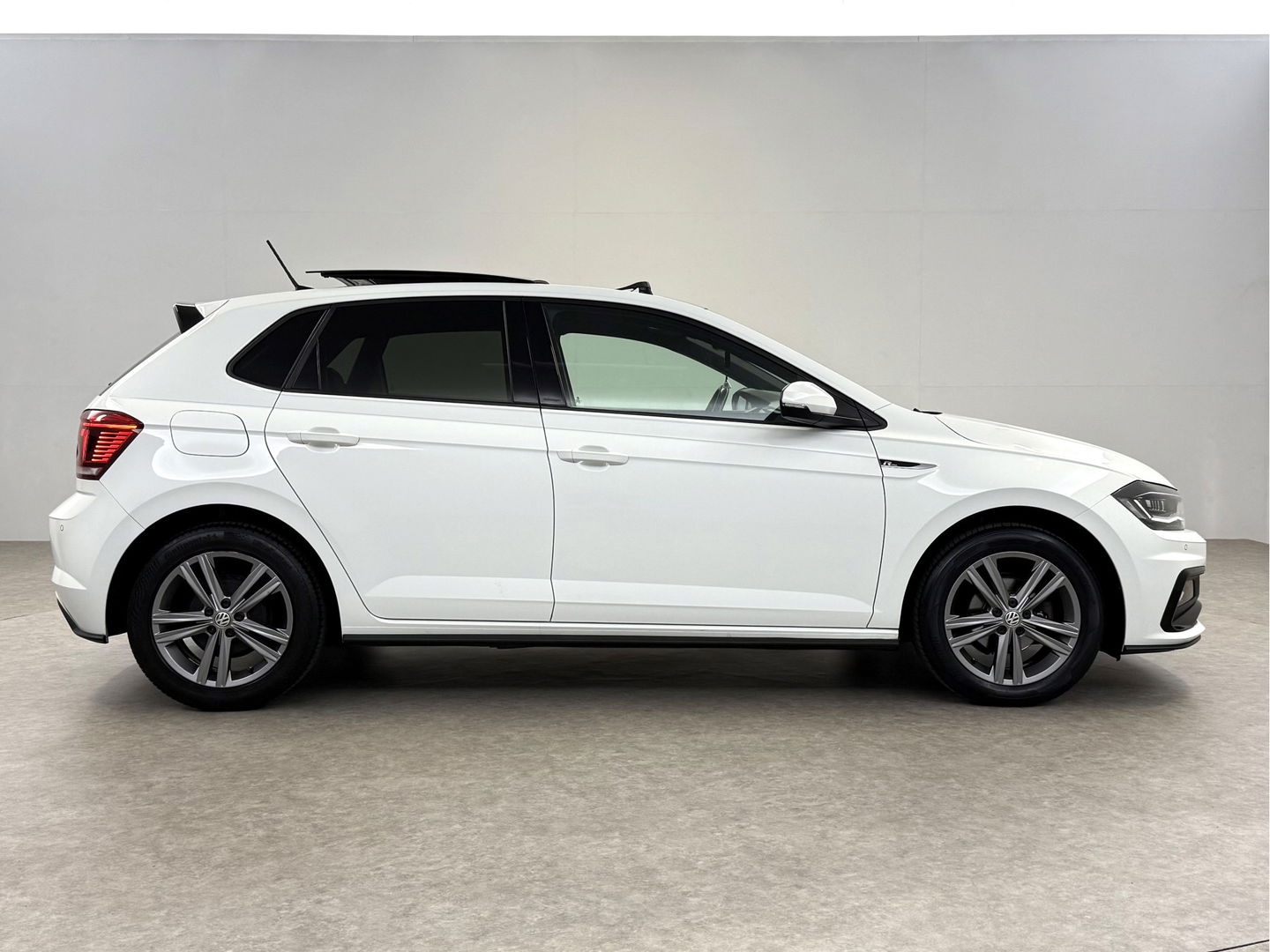 Volkswagen Polo 1.0 TSI R-Line | Pano | Camera | Adap. Cruise | Carplay | Virtual | NAP