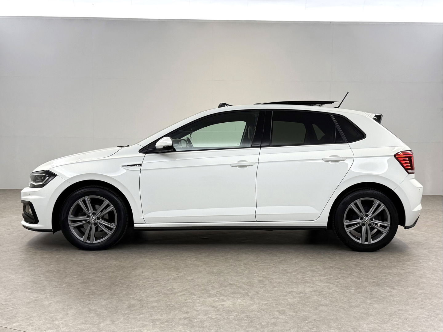 Volkswagen Polo 1.0 TSI R-Line | Pano | Camera | Adap. Cruise | Carplay | Virtual | NAP