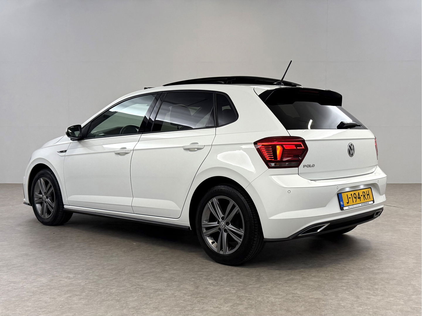 Volkswagen Polo 1.0 TSI R-Line | Pano | Camera | Adap. Cruise | Carplay | Virtual | NAP