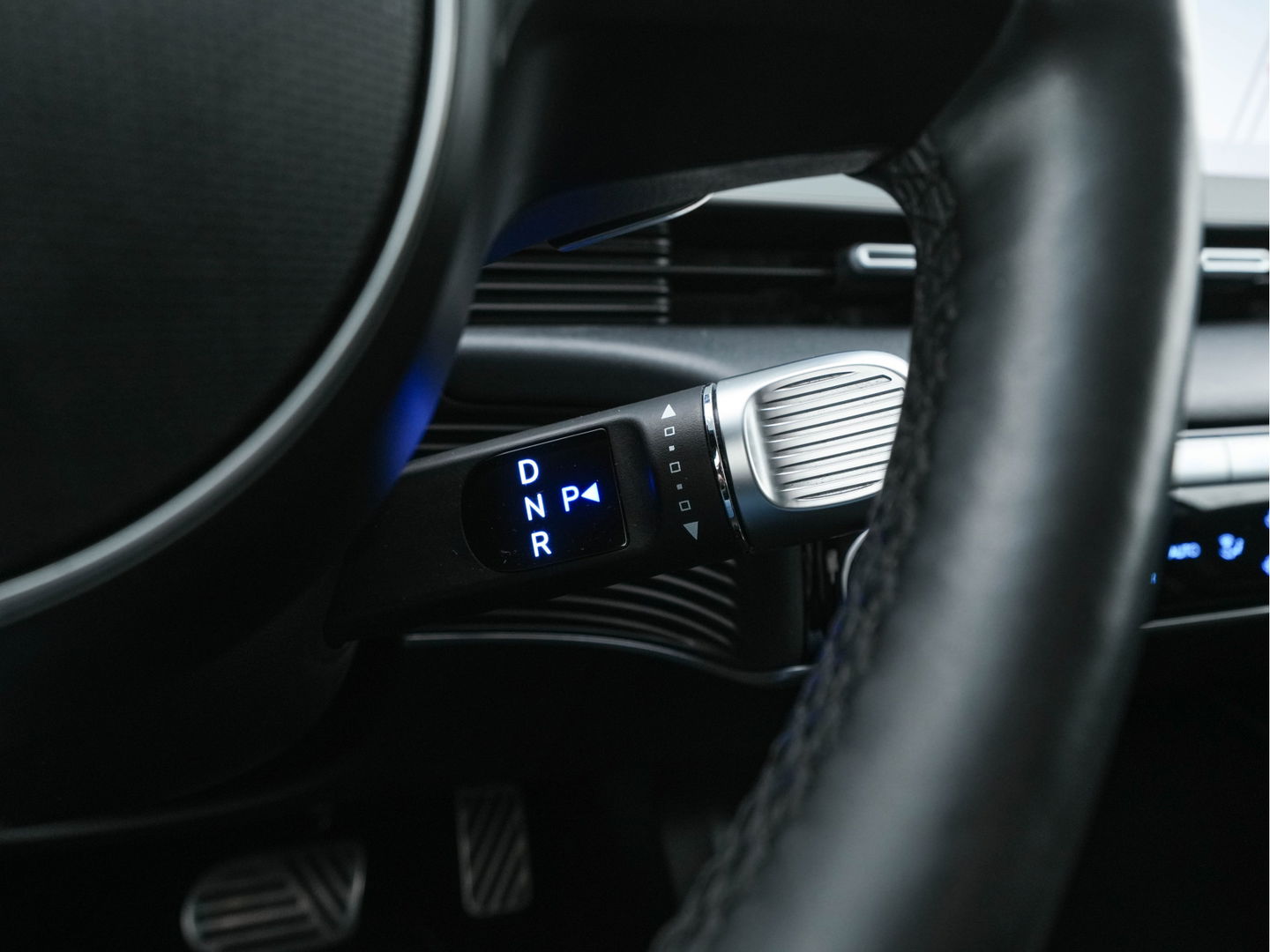 Hyundai IONIQ 5 Connect+ 73kWh [ 3-Fase ] {SOH-97%} (INCL-BTW) Aut *HEATPUMP | LEATHER | BOSE-AUDIO | FULL-LED | DIGI-COCKPIT | AMBIENT-LIGHT | DAB | SHIFT-PADDLES | HEAD-UP | NAVI-FULLMAP | KEYLESS | CAMERA | HEATED-COMFORTSEATS | ...