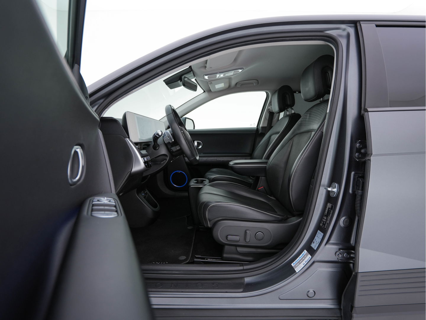 Hyundai IONIQ 5 Connect+ 73kWh [ 3-Fase ] {SOH-97%} (INCL-BTW) Aut *HEATPUMP | LEATHER | BOSE-AUDIO | FULL-LED | DIGI-COCKPIT | AMBIENT-LIGHT | DAB | SHIFT-PADDLES | HEAD-UP | NAVI-FULLMAP | KEYLESS | CAMERA | HEATED-COMFORTSEATS | ...