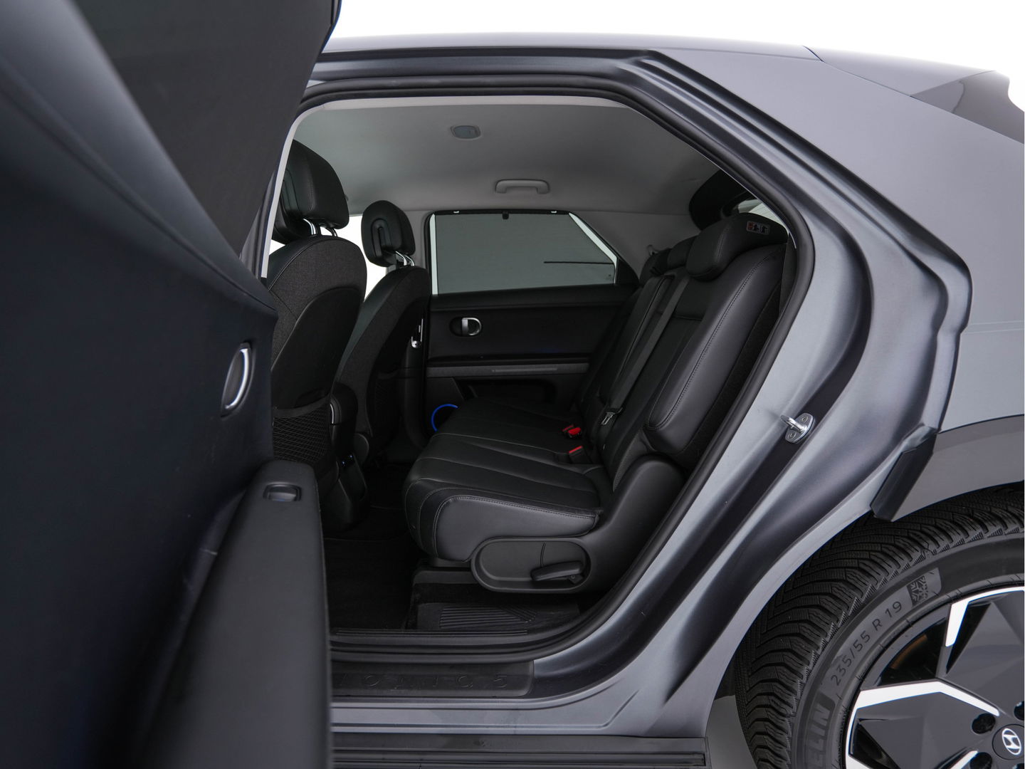 Hyundai IONIQ 5 Connect+ 73kWh [ 3-Fase ] {SOH-97%} (INCL-BTW) Aut *HEATPUMP | LEATHER | BOSE-AUDIO | FULL-LED | DIGI-COCKPIT | AMBIENT-LIGHT | DAB | SHIFT-PADDLES | HEAD-UP | NAVI-FULLMAP | KEYLESS | CAMERA | HEATED-COMFORTSEATS | ...