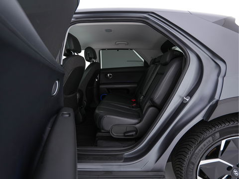 Hyundai IONIQ 5 Connect+ 73kWh [ 3-Fase ] {SOH-97%} (INCL-BTW) Aut *HEATPUMP | LEATHER | BOSE-AUDIO | FULL-LED | DIGI-COCKPIT | AMBIENT-LIGHT | DAB | SHIFT-PADDLES | HEAD-UP | NAVI-FULLMAP | KEYLESS | CAMERA | HEATED-COMFORTSEATS | ...