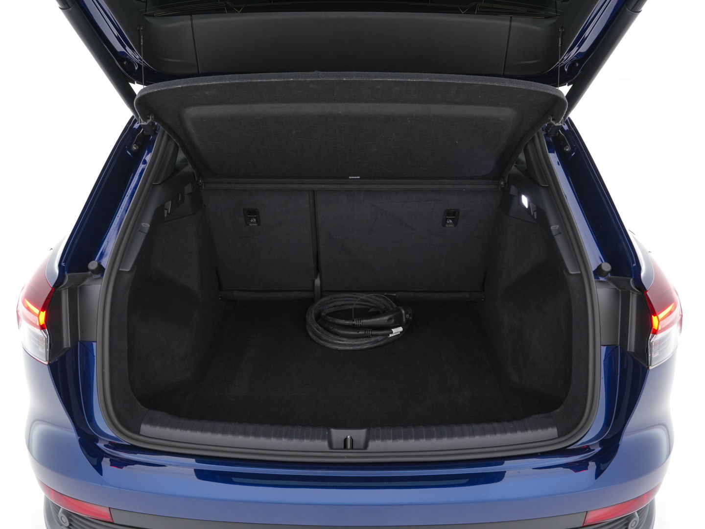 Audi Q4 e-tron 40 S-Line Competition Launch edition 77 kWh [ 3-Fase ] {SOH-87%} (INCL-BTW) *HEAT-PUMP | PANO | LEATHER-FABRIC | MATRIX-LED | ADAPTIVE-CRUISE | HEATED-SPORTSEATS | AMBIENT-LIGHT | DIGI-COCKPIT | CAMERA | KEYLESS | NAVI-FULLMAP | ...