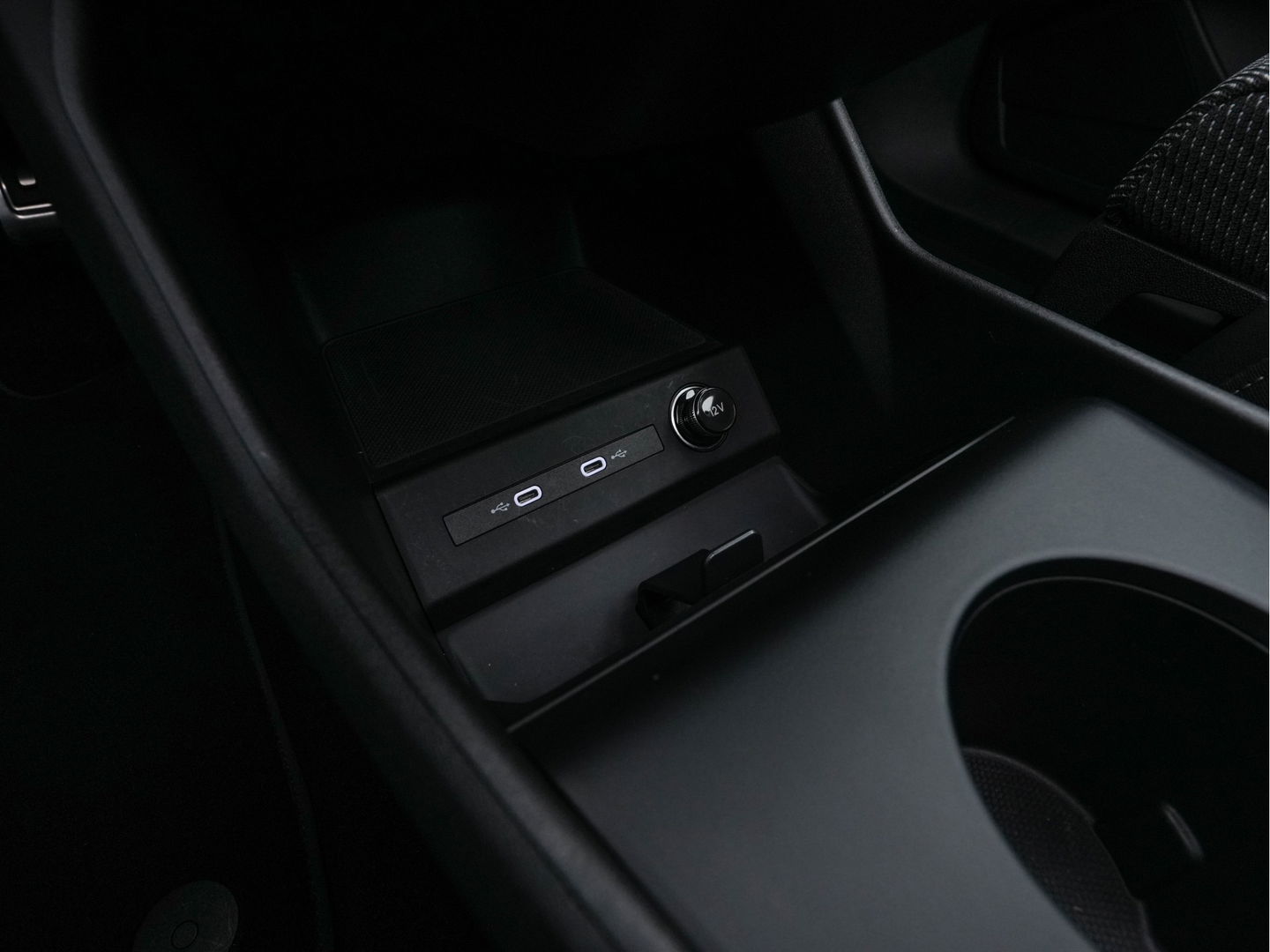 Audi Q4 e-tron 40 S-Line Competition Launch edition 77 kWh [ 3-Fase ] {SOH-87%} (INCL-BTW) *HEAT-PUMP | PANO | LEATHER-FABRIC | MATRIX-LED | ADAPTIVE-CRUISE | HEATED-SPORTSEATS | AMBIENT-LIGHT | DIGI-COCKPIT | CAMERA | KEYLESS | NAVI-FULLMAP | ...