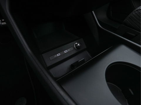 Audi Q4 e-tron 40 S-Line Competition Launch edition 77 kWh [ 3-Fase ] {SOH-87%} (INCL-BTW) *HEAT-PUMP | PANO | LEATHER-FABRIC | MATRIX-LED | ADAPTIVE-CRUISE | HEATED-SPORTSEATS | AMBIENT-LIGHT | DIGI-COCKPIT | CAMERA | KEYLESS | NAVI-FULLMAP | ...