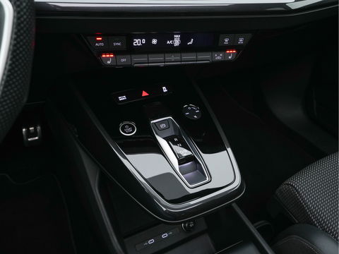 Audi Q4 e-tron 40 S-Line Competition Launch edition 77 kWh [ 3-Fase ] {SOH-87%} (INCL-BTW) *HEAT-PUMP | PANO | LEATHER-FABRIC | MATRIX-LED | ADAPTIVE-CRUISE | HEATED-SPORTSEATS | AMBIENT-LIGHT | DIGI-COCKPIT | CAMERA | KEYLESS | NAVI-FULLMAP | ...