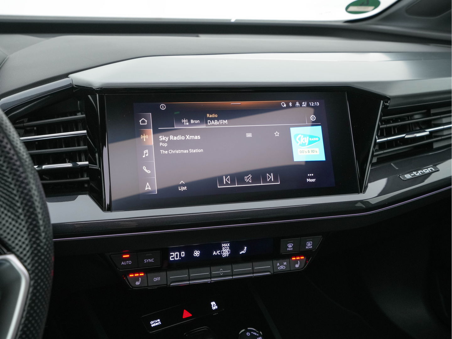 Audi Q4 e-tron 40 S-Line Competition Launch edition 77 kWh [ 3-Fase ] {SOH-87%} (INCL-BTW) *HEAT-PUMP | PANO | LEATHER-FABRIC | MATRIX-LED | ADAPTIVE-CRUISE | HEATED-SPORTSEATS | AMBIENT-LIGHT | DIGI-COCKPIT | CAMERA | KEYLESS | NAVI-FULLMAP | ...