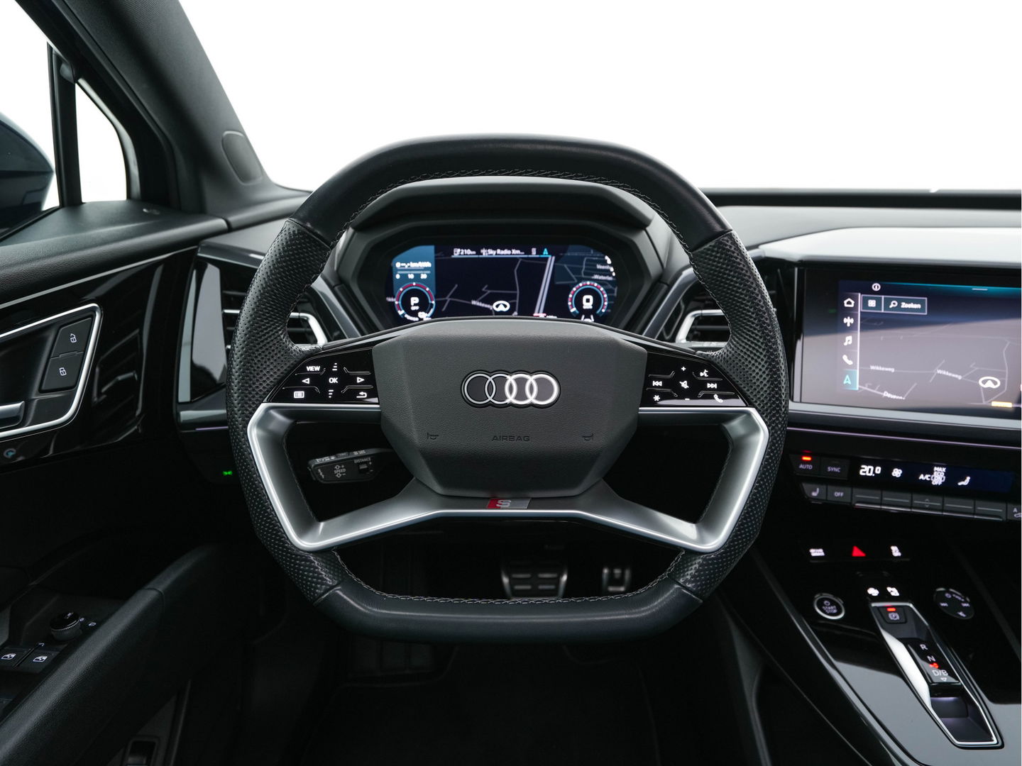 Audi Q4 e-tron 40 S-Line Competition Launch edition 77 kWh [ 3-Fase ] {SOH-87%} (INCL-BTW) *HEAT-PUMP | PANO | LEATHER-FABRIC | MATRIX-LED | ADAPTIVE-CRUISE | HEATED-SPORTSEATS | AMBIENT-LIGHT | DIGI-COCKPIT | CAMERA | KEYLESS | NAVI-FULLMAP | ...