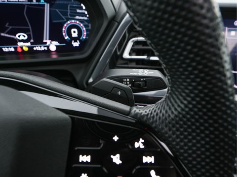 Audi Q4 e-tron 40 S-Line Competition Launch edition 77 kWh [ 3-Fase ] {SOH-87%} (INCL-BTW) *HEAT-PUMP | PANO | LEATHER-FABRIC | MATRIX-LED | ADAPTIVE-CRUISE | HEATED-SPORTSEATS | AMBIENT-LIGHT | DIGI-COCKPIT | CAMERA | KEYLESS | NAVI-FULLMAP | ...