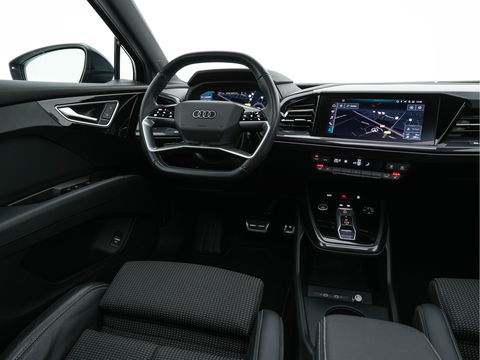 Audi Q4 e-tron 40 S-Line Competition Launch edition 77 kWh [ 3-Fase ] {SOH-87%} (INCL-BTW) *HEAT-PUMP | PANO | LEATHER-FABRIC | MATRIX-LED | ADAPTIVE-CRUISE | HEATED-SPORTSEATS | AMBIENT-LIGHT | DIGI-COCKPIT | CAMERA | KEYLESS | NAVI-FULLMAP | ...