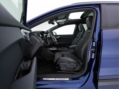 Audi Q4 e-tron 40 S-Line Competition Launch edition 77 kWh [ 3-Fase ] {SOH-87%} (INCL-BTW) *HEAT-PUMP | PANO | LEATHER-FABRIC | MATRIX-LED | ADAPTIVE-CRUISE | HEATED-SPORTSEATS | AMBIENT-LIGHT | DIGI-COCKPIT | CAMERA | KEYLESS | NAVI-FULLMAP | ...