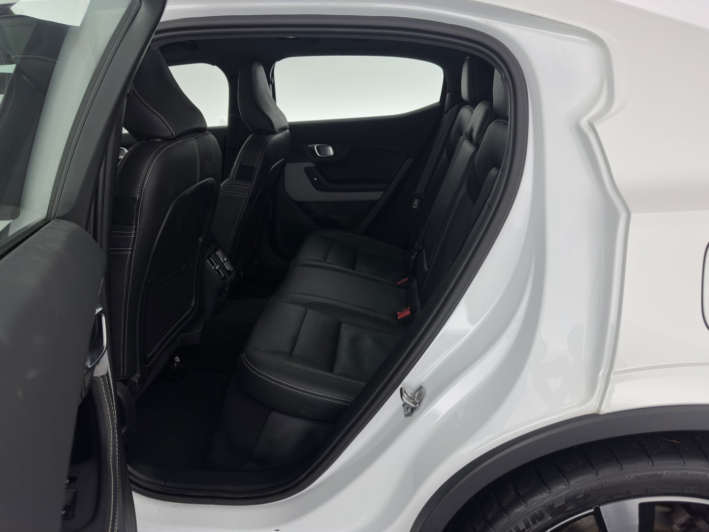 Polestar 2 Long Range Dual Motor Launch Edition 78kWh [ 3-Fase ] {SOH-92%} (INCL-BTW) *PANO | LEATHER | NAVI-FULLMAP | FULL-LED | BLIND-SPOT | KEYLESS | LANE-ASSIST | DIGI-COCKPIT | CARPLAY | DAB+ | HEATED-COMFORTSEATS | ECC | MEMORY-PACK | PDC | 20''ALU*