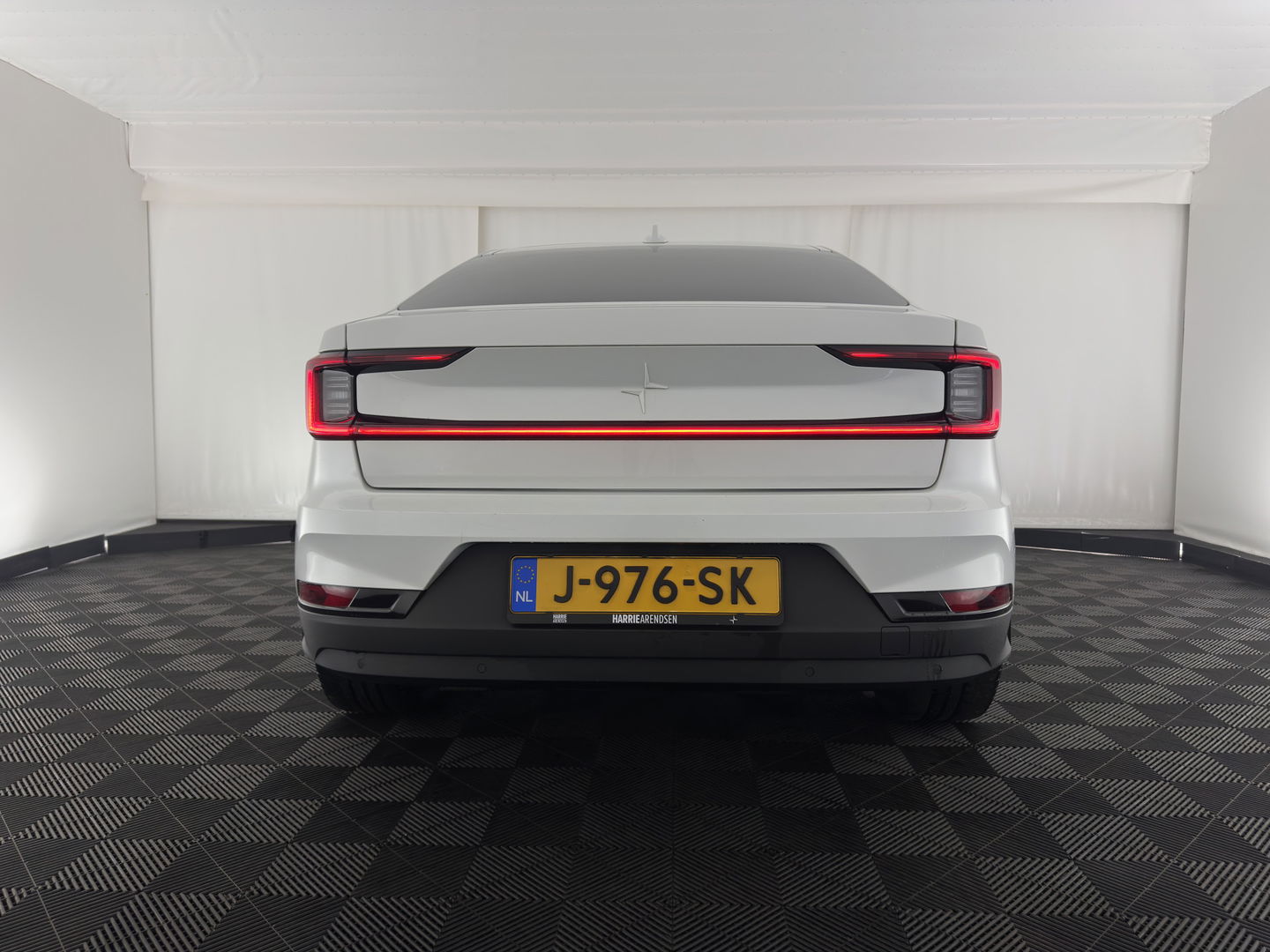 Polestar 2 Long Range Dual Motor Launch Edition 78kWh [ 3-Fase ] {SOH-92%} (INCL-BTW) *PANO | LEATHER | NAVI-FULLMAP | FULL-LED | BLIND-SPOT | KEYLESS | LANE-ASSIST | DIGI-COCKPIT | CARPLAY | DAB+ | HEATED-COMFORTSEATS | ECC | MEMORY-PACK | PDC | 20''ALU*