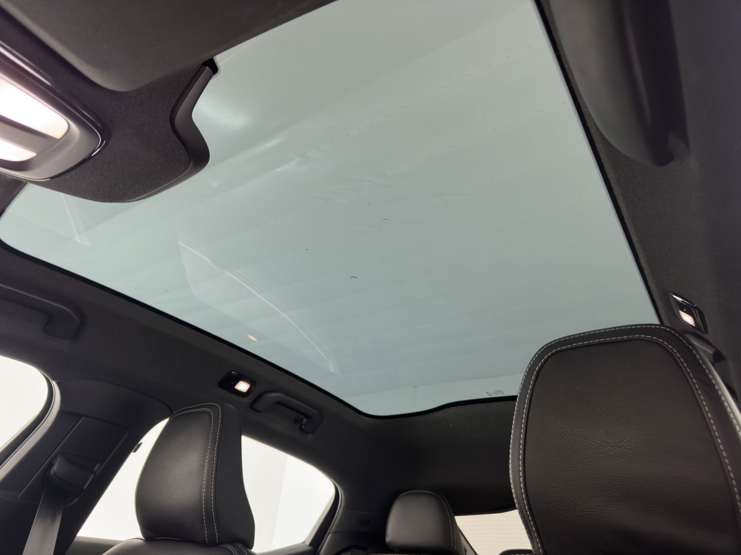 Polestar 2 Long Range Dual Motor Launch Edition 78kWh [ 3-Fase ] {SOH-92%} (INCL-BTW) *PANO | LEATHER | NAVI-FULLMAP | FULL-LED | BLIND-SPOT | KEYLESS | LANE-ASSIST | DIGI-COCKPIT | CARPLAY | DAB+ | HEATED-COMFORTSEATS | ECC | MEMORY-PACK | PDC | 20''ALU*