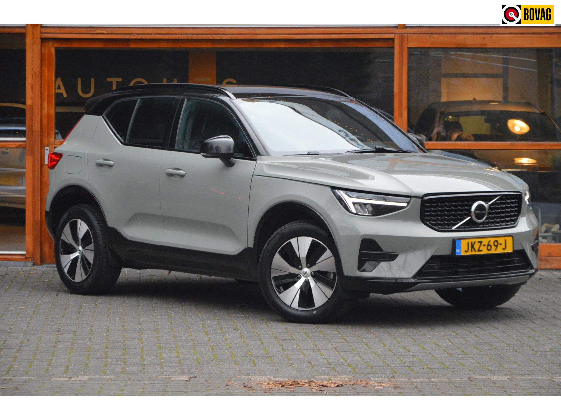 Volvo XC40 T4 Recharge R-Design | Trekhaak 1800KG | Stoel + Stuur Verwarmd | Harman/Kardon | Camera |