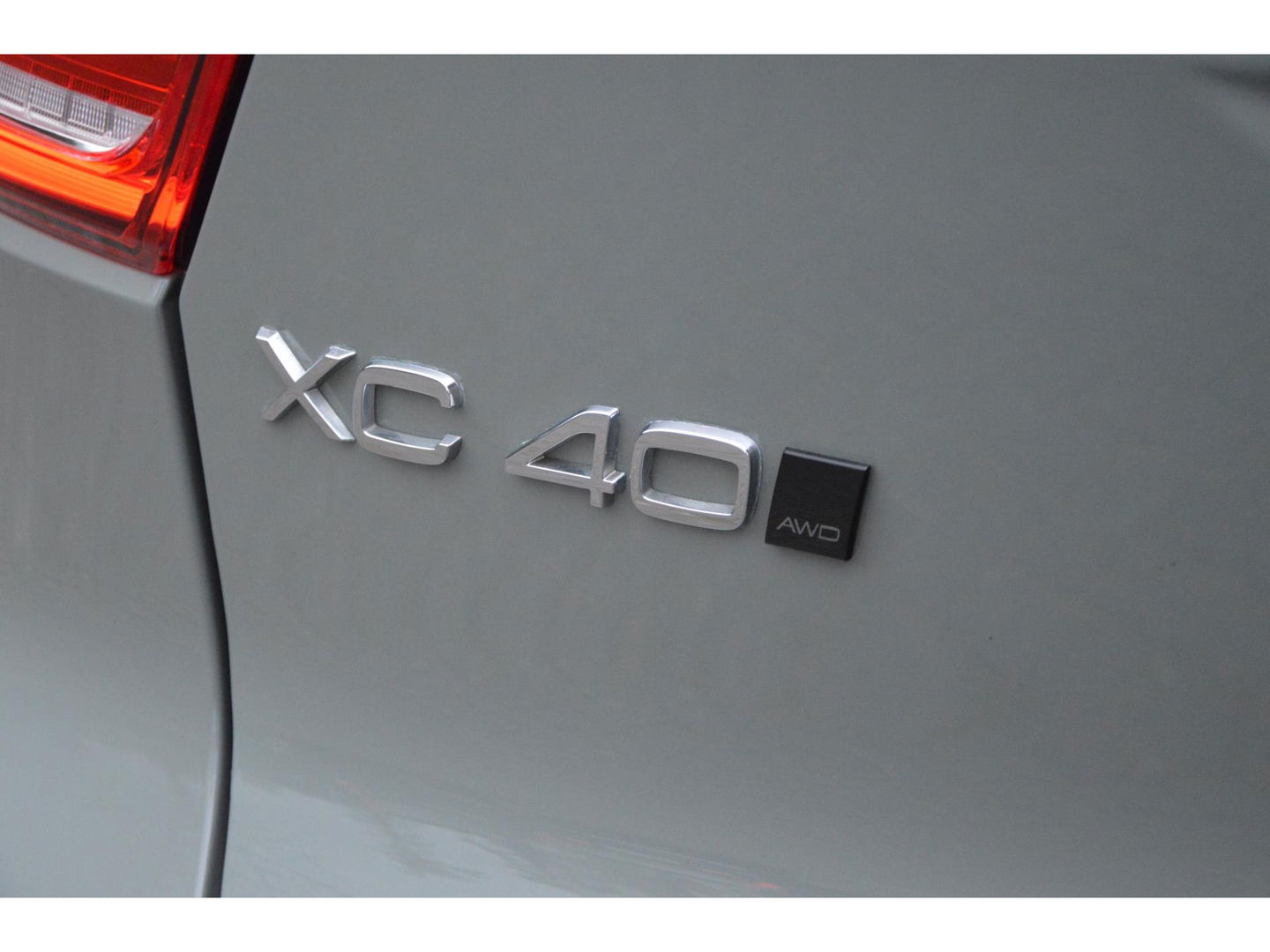 Volvo XC40 T4 Recharge R-Design | Trekhaak 1800KG | Stoel + Stuur Verwarmd | Harman/Kardon | Camera |
