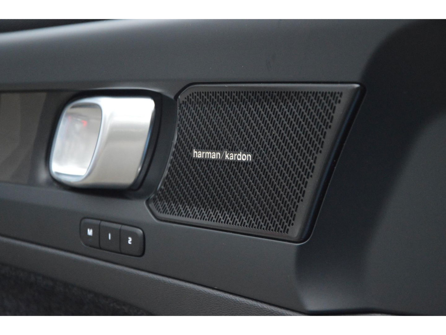 Volvo XC40 T4 Recharge R-Design | Trekhaak 1800KG | Stoel + Stuur Verwarmd | Harman/Kardon | Camera |