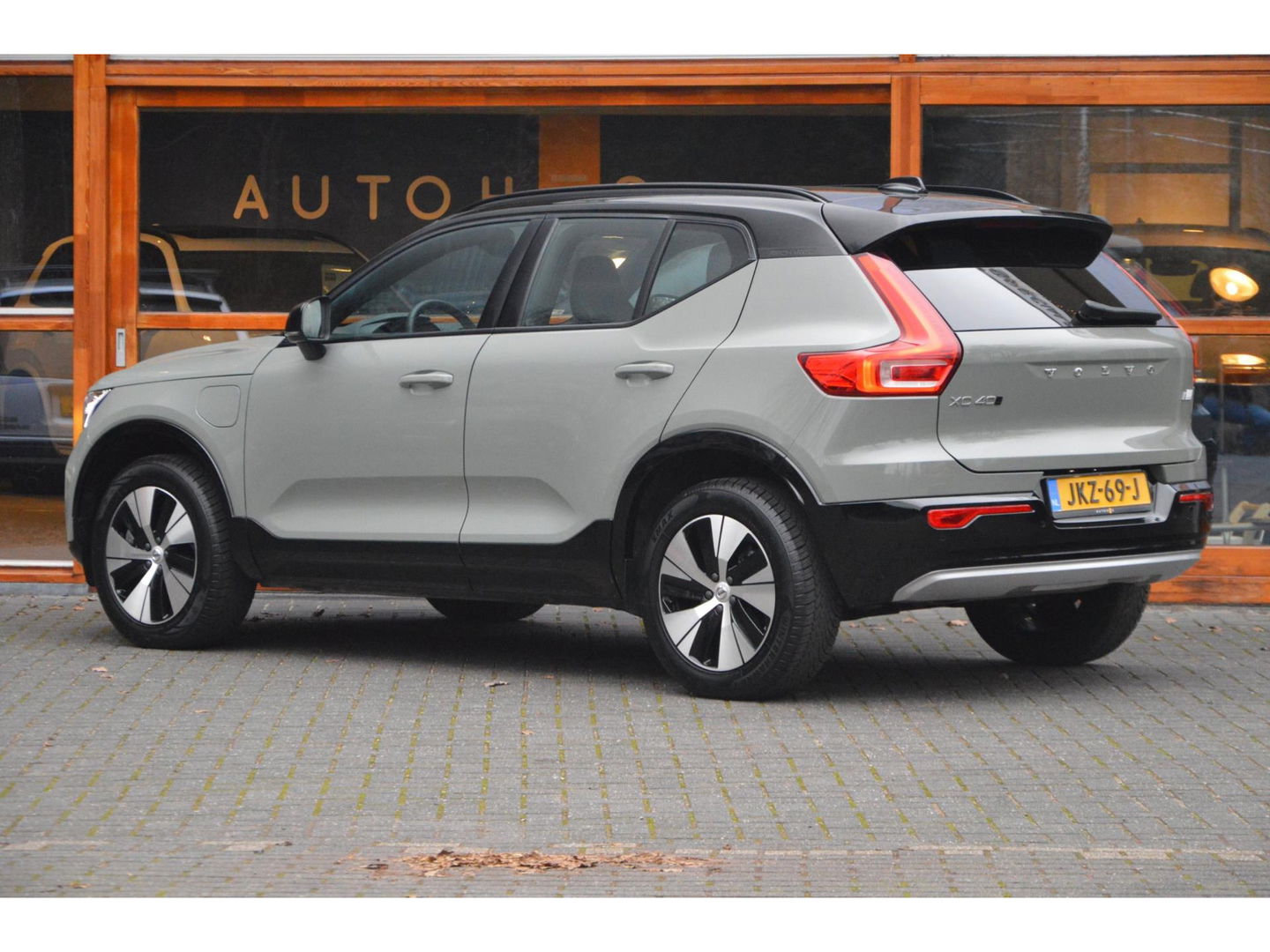 Volvo XC40 T4 Recharge R-Design | Trekhaak 1800KG | Stoel + Stuur Verwarmd | Harman/Kardon | Camera |