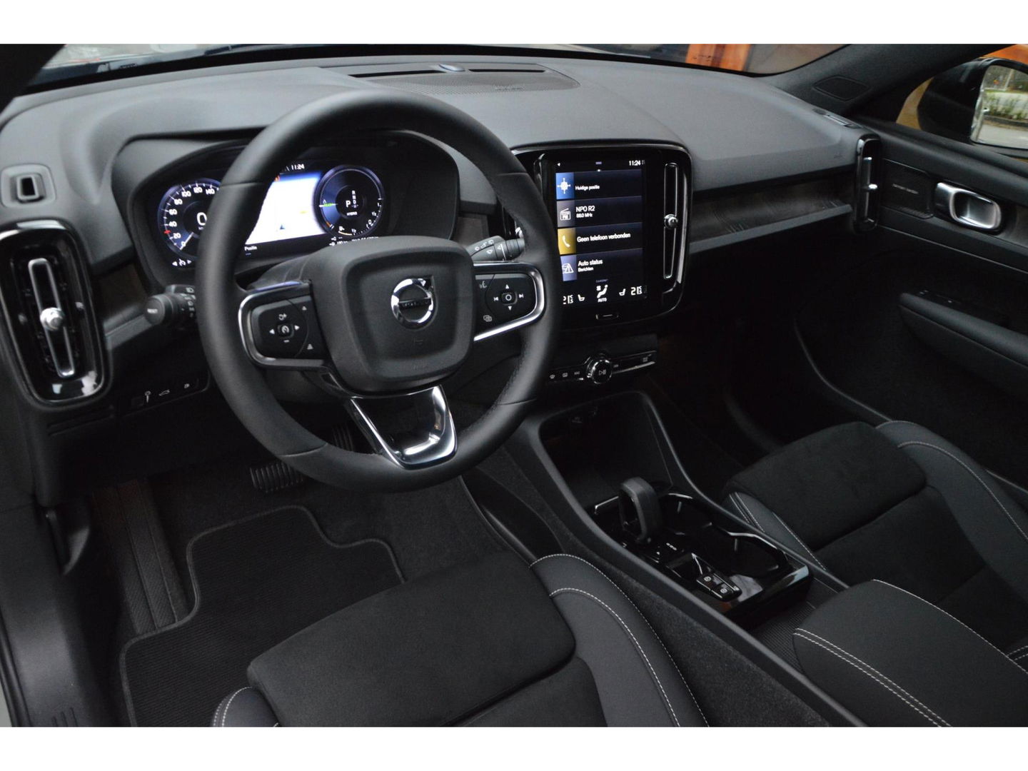 Volvo XC40 T4 Recharge R-Design | Trekhaak 1800KG | Stoel + Stuur Verwarmd | Harman/Kardon | Camera |