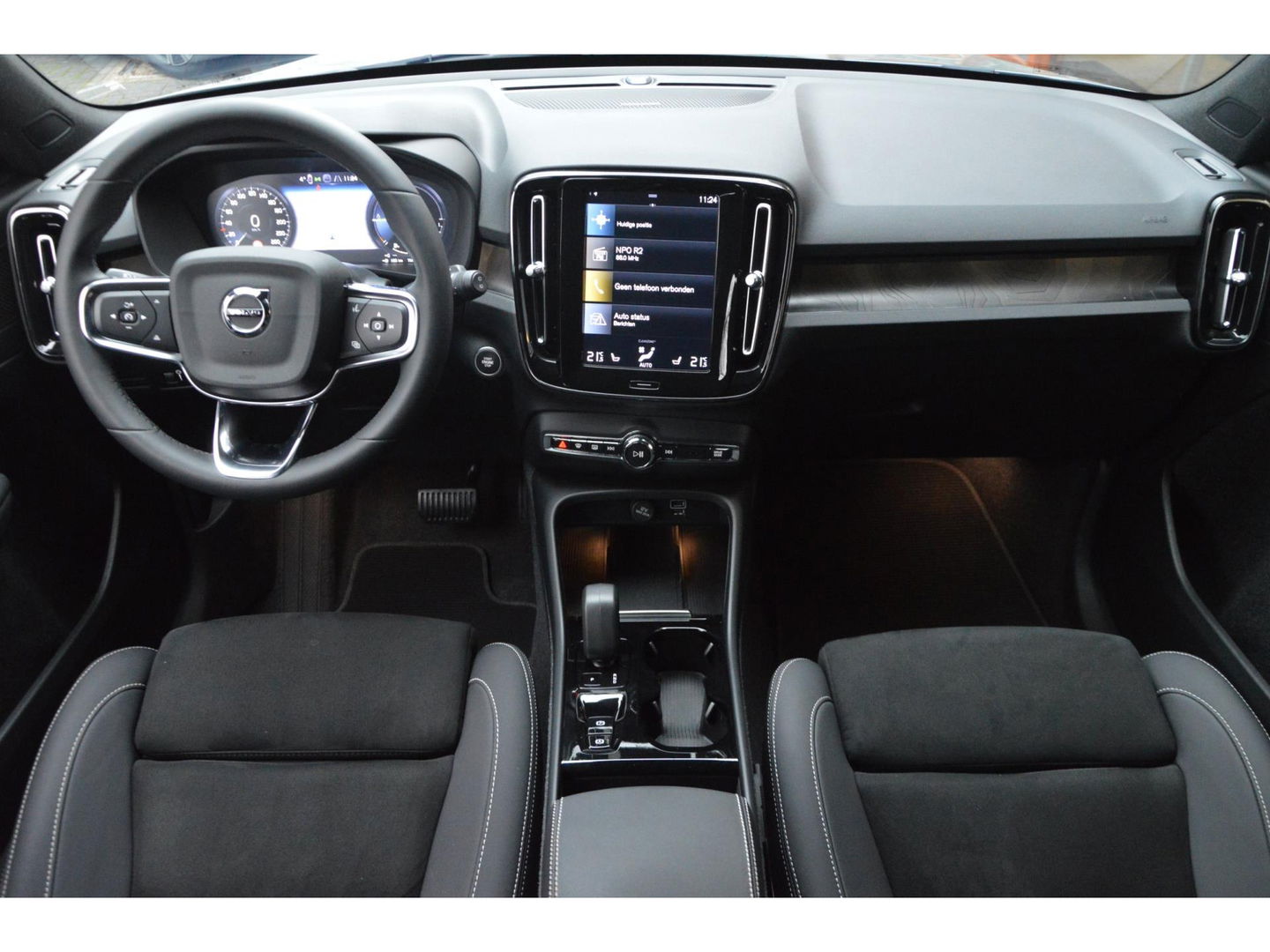 Volvo XC40 T4 Recharge R-Design | Trekhaak 1800KG | Stoel + Stuur Verwarmd | Harman/Kardon | Camera |