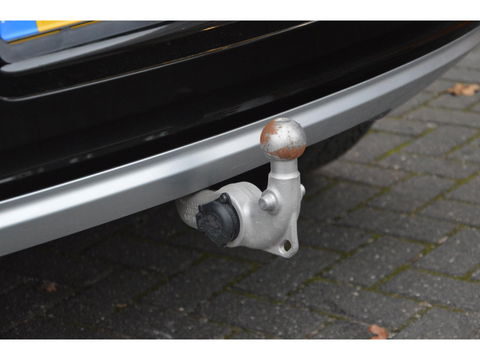 Volvo XC40 T4 Recharge R-Design | Trekhaak 1800KG | Stoel + Stuur Verwarmd | Harman/Kardon | Camera |