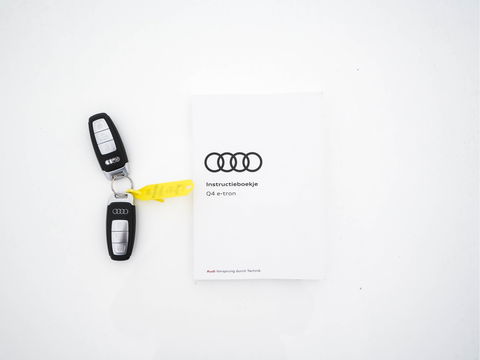 Audi Q4 e-tron 40 S-Line Competition Launch edition 77 kWh [ 3-Fase ] {SOH-87%} (INCL-BTW) *HEAT-PUMP | PANO | LEATHER-FABRIC | MATRIX-LED | ADAPTIVE-CRUISE | HEATED-SPORTSEATS | AMBIENT-LIGHT | DIGI-COCKPIT | CAMERA | KEYLESS | NAVI-FULLMAP | ...