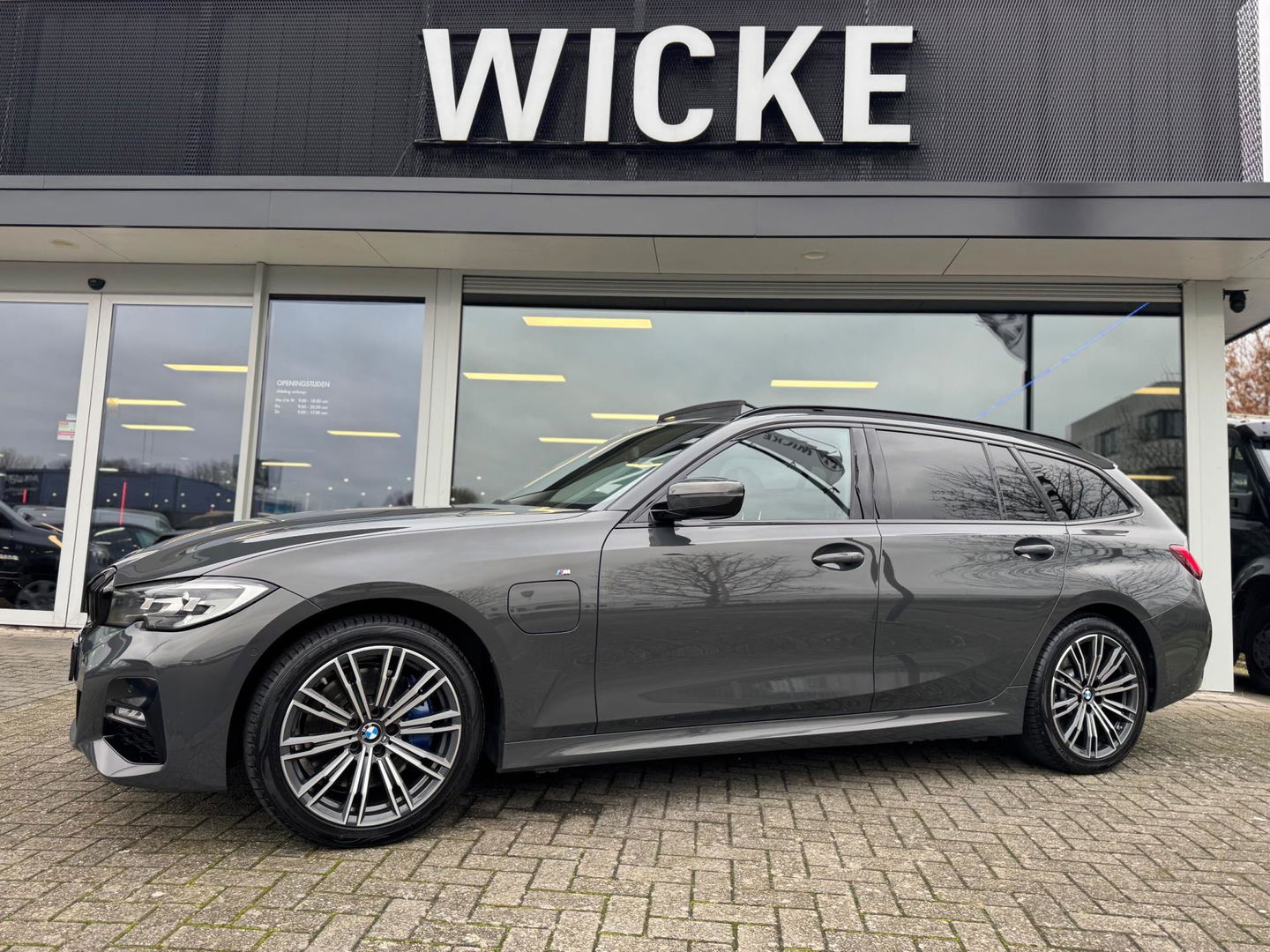 BMW 3 Serie Touring 330e High Executive M sport Panorama Leder Camera