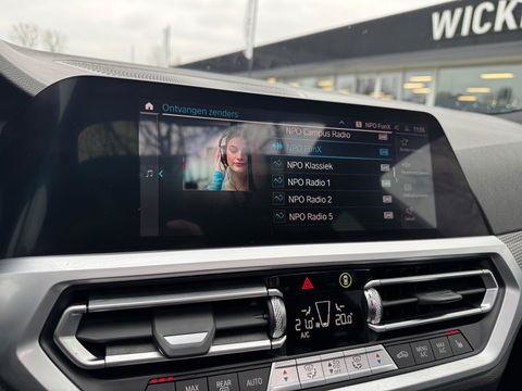 BMW 3 Serie Touring 330e High Executive M sport Panorama Leder Camera