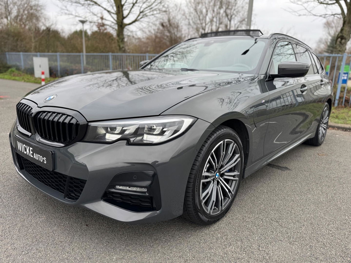 BMW 3 Serie Touring 330e High Executive M sport Panorama Leder Camera