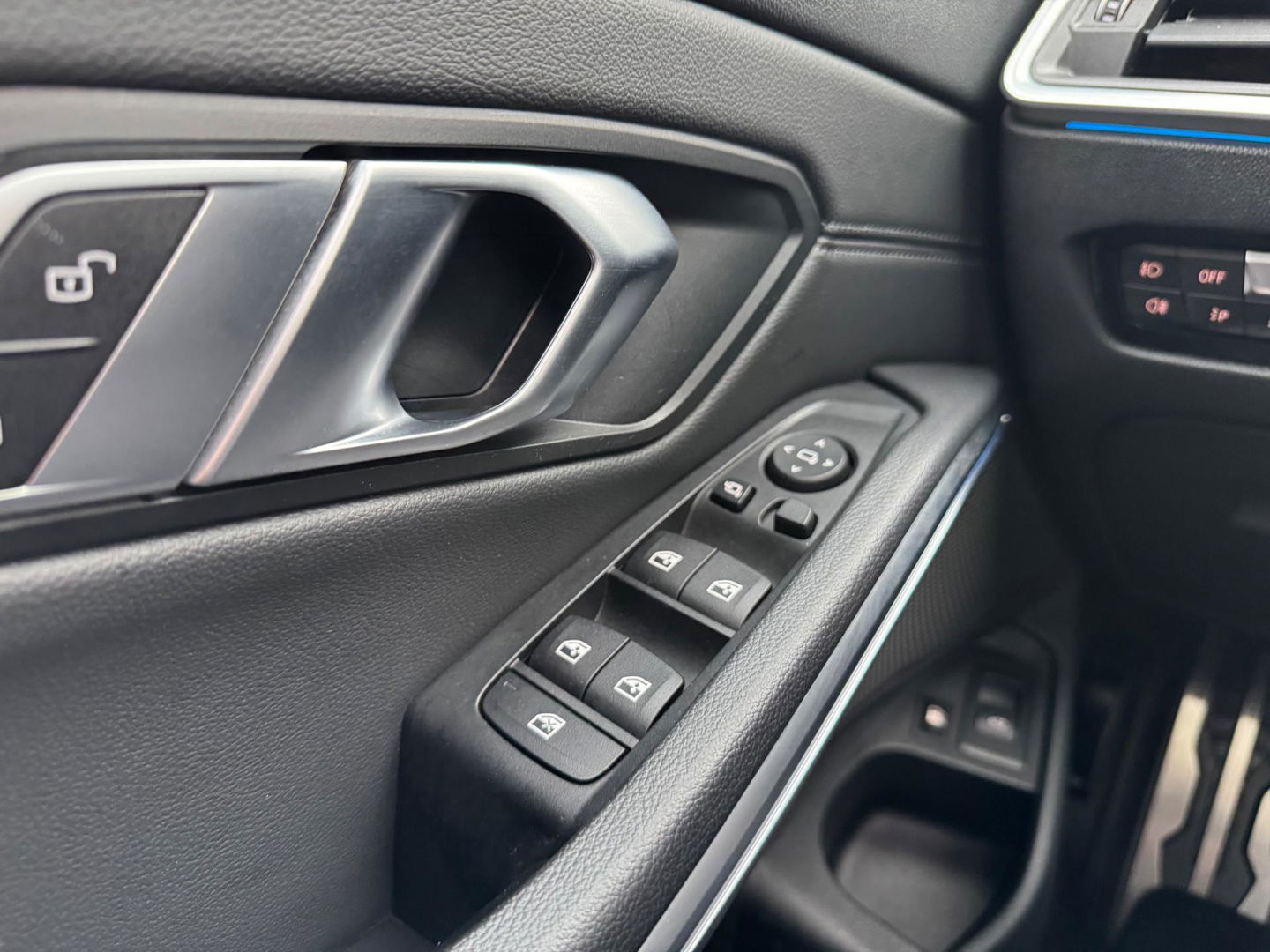 BMW 3 Serie Touring 330e High Executive M sport Panorama Leder Camera