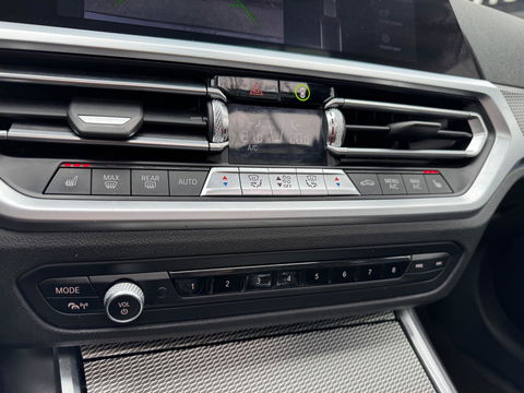 BMW 3 Serie Touring 330e High Executive M sport Panorama Leder Camera