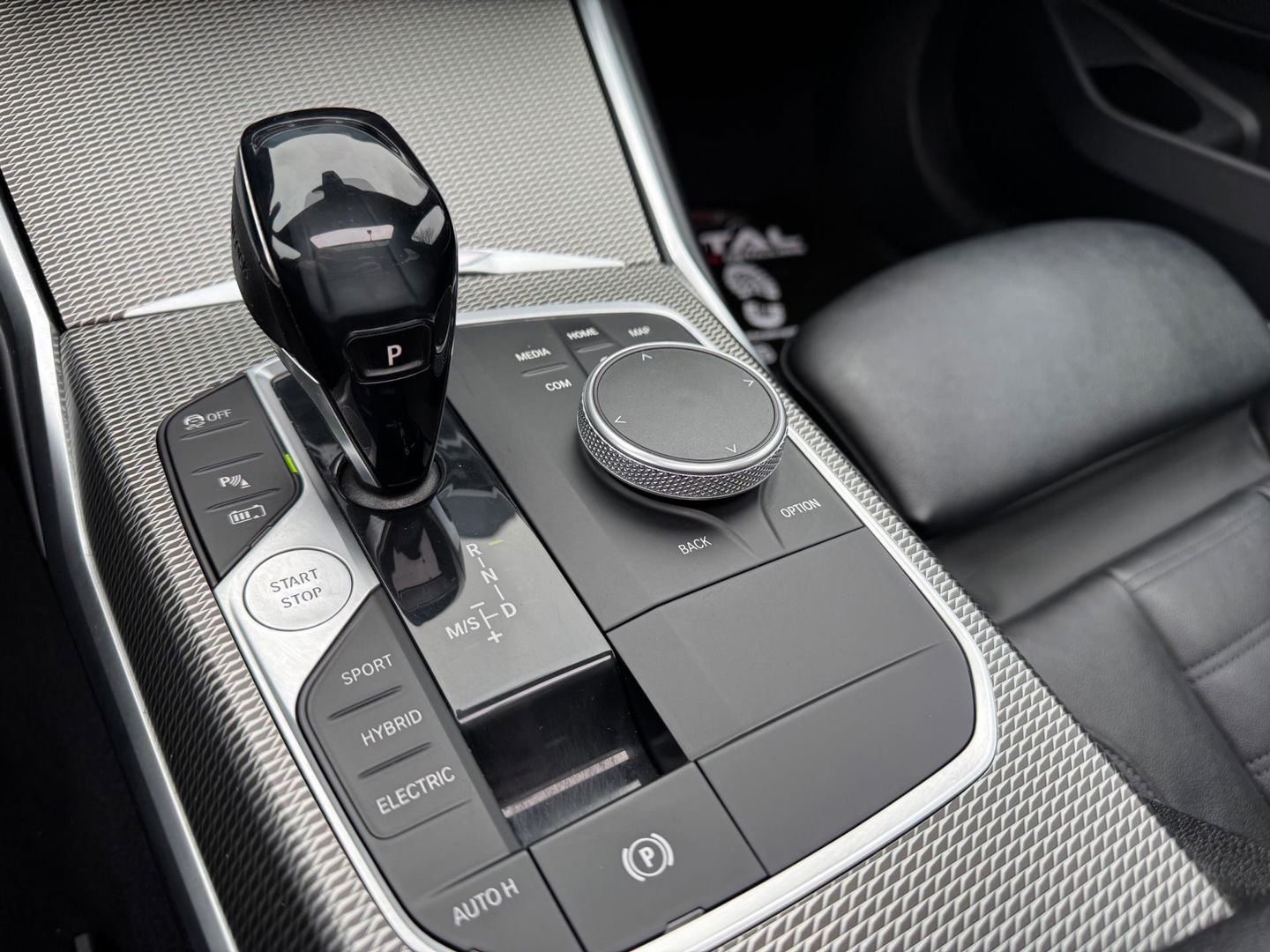 BMW 3 Serie Touring 330e High Executive M sport Panorama Leder Camera