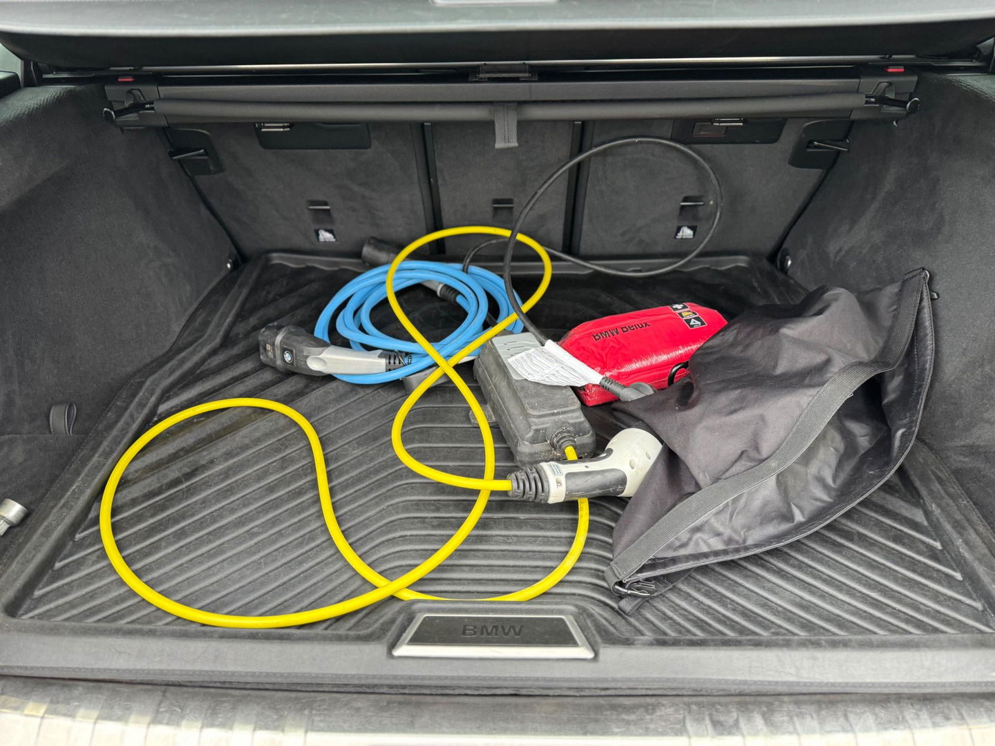 BMW 3 Serie Touring 330e High Executive M sport Panorama Leder Camera