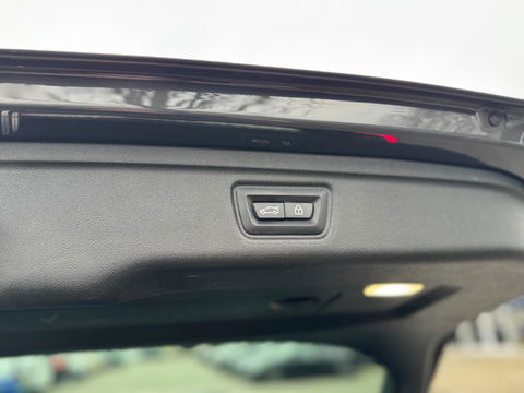 BMW 3 Serie Touring 330e High Executive M sport Panorama Leder Camera