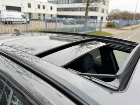 BMW 3 Serie Touring 330e High Executive M sport Panorama Leder Camera