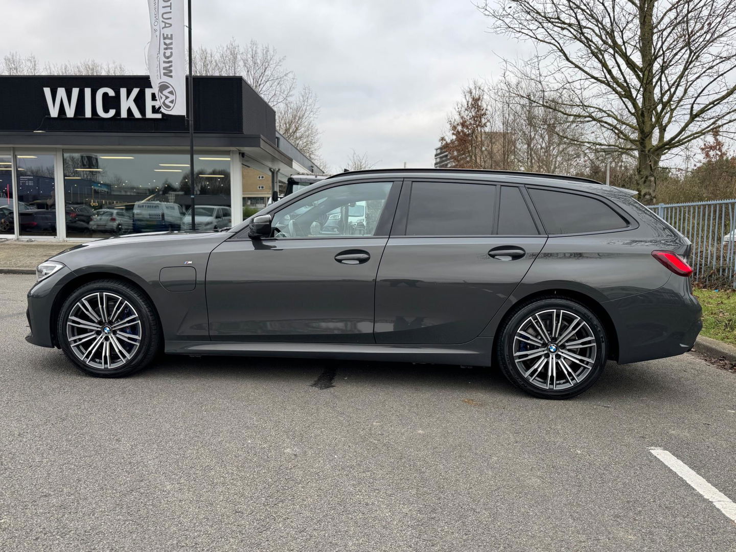 BMW 3 Serie Touring 330e High Executive M sport Panorama Leder Camera