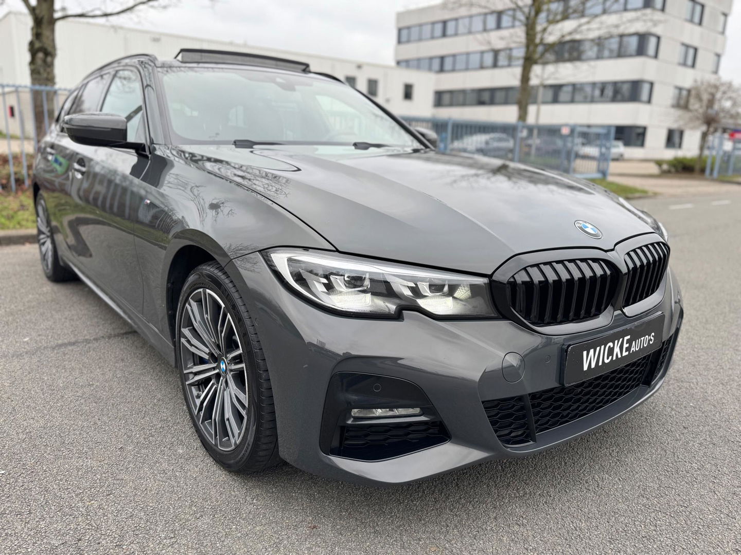 BMW 3 Serie Touring 330e High Executive M sport Panorama Leder Camera