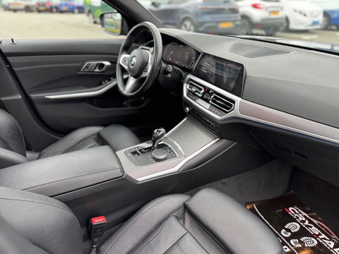 BMW 3 Serie Touring 330e High Executive M sport Panorama Leder Camera