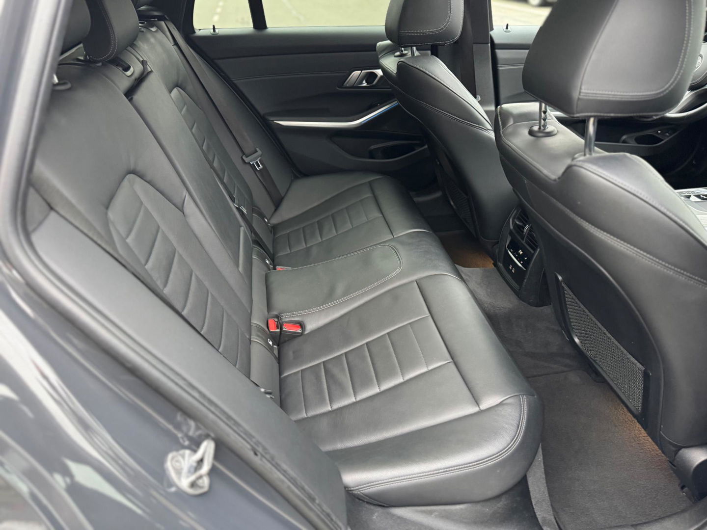 BMW 3 Serie Touring 330e High Executive M sport Panorama Leder Camera