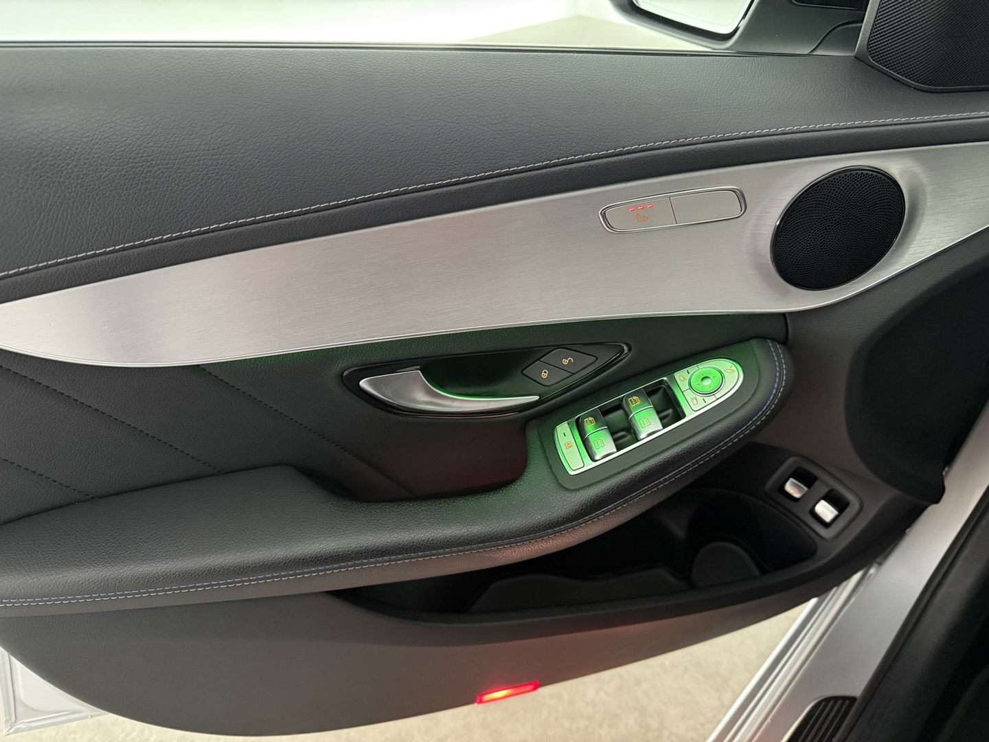 Mercedes-Benz C-Klasse 300 e AMG Limited | SOH 86% | Pano | Sfeer | Virtual | 360° | Trekh. | Stoelverw. | Cruise | Navi | NAP