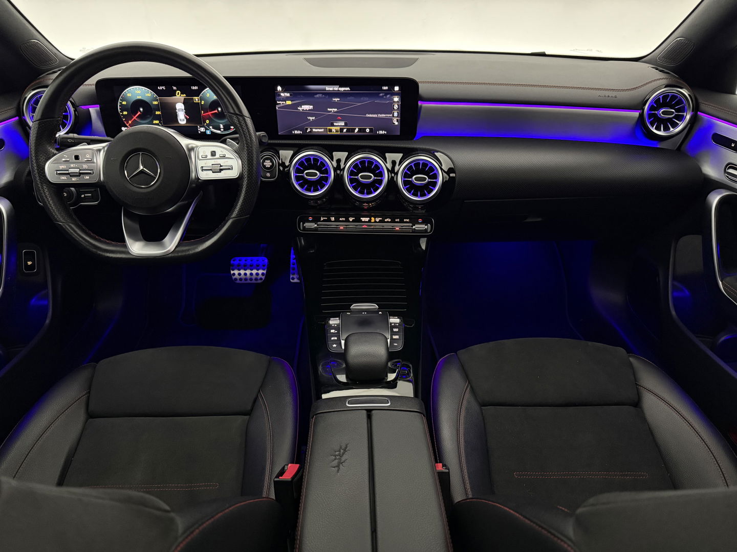 Mercedes-Benz CLA-Klasse 180 AMG | Pano | Virtual | Memory | Sfeer | Burmester | Stoelverw. | Cruise | Navi | Keyless | Trekh.