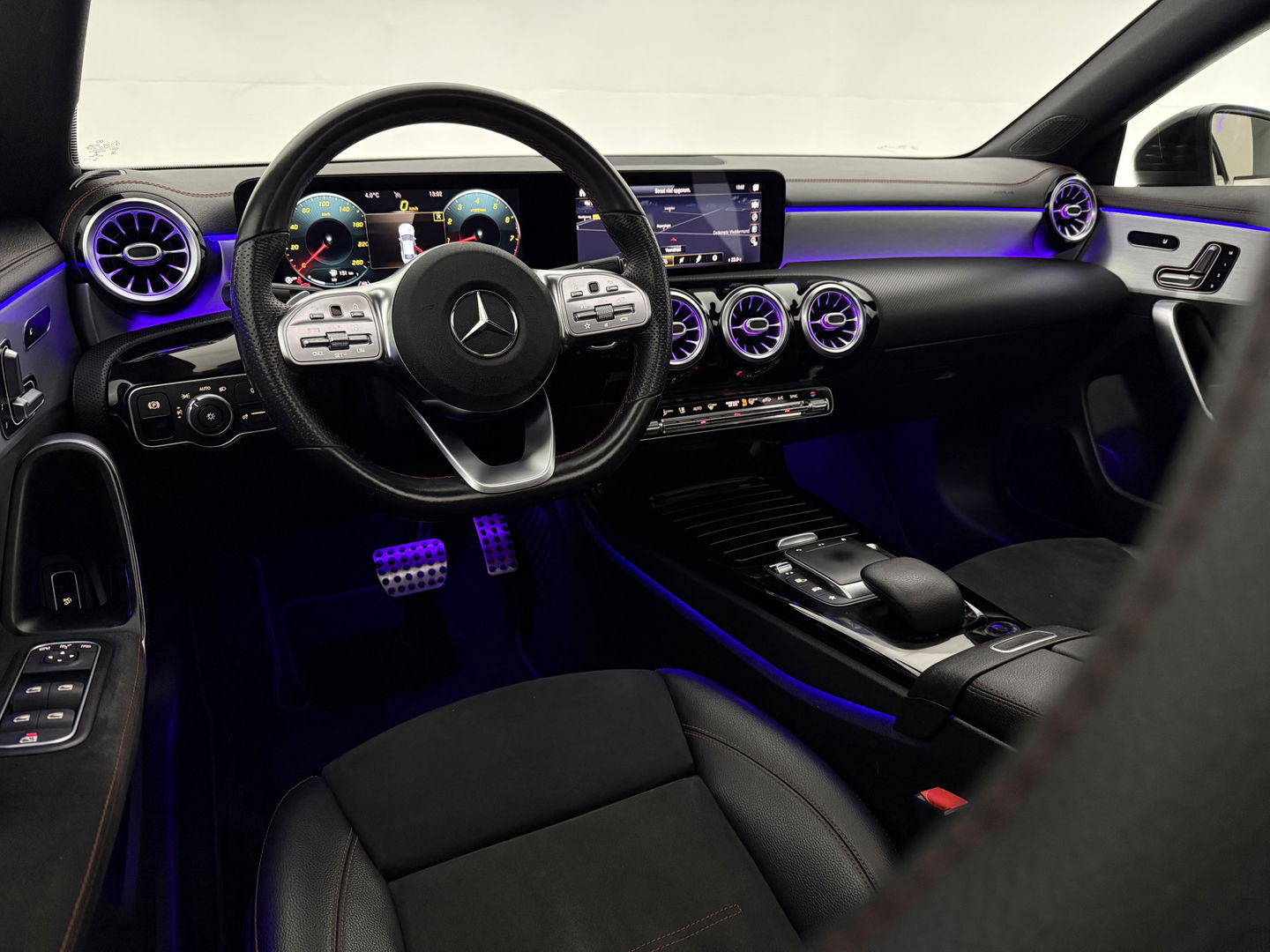 Mercedes-Benz CLA-Klasse 180 AMG | Pano | Virtual | Memory | Sfeer | Burmester | Stoelverw. | Cruise | Navi | Keyless | Trekh.