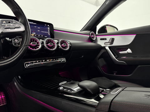 Mercedes-Benz CLA-Klasse 180 AMG | Pano | Virtual | Memory | Sfeer | Burmester | Stoelverw. | Cruise | Navi | Keyless | Trekh.